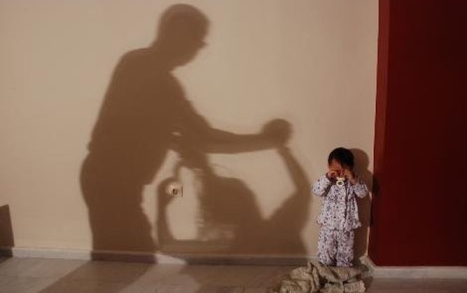 Zorakılıq tərbiyə deyil: Ailədə böyüyən travmalar cəmiyyətə necə qayıdır? — Sosioloq açıqlayır