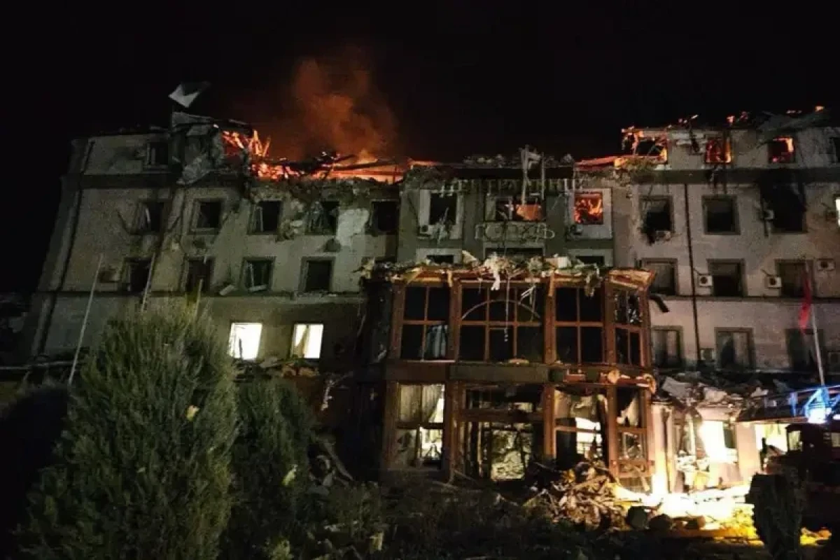 Rusiya Krivoy Roqda çoxmənzilli binaları “İskəndər” raketləri ilə vurub