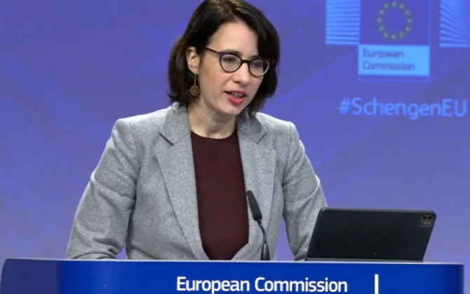 Hipper: Aİ ölkələri Rusiya gəmilərində yoxlama aparmaq hüququna malikdir