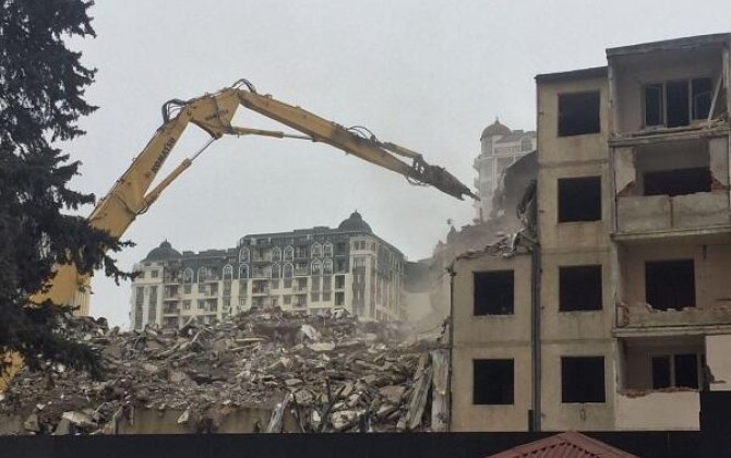 Bakıda daha bir bina sökülür: kompensasiya məbləği açıqlandı