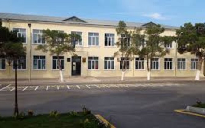 Bakıda orta məktəbdə müəllim direktor müavinini döydü