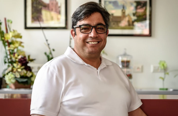 От детской мечты до клиники в Берлине: Путь азербайджанского стоматолога Самира Мустафаева-ФОТО