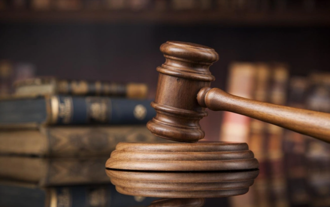 Qanunsuz orden və medal hazırlamaqda təqsirli bilinən QHT rəhbərinin məhkəməsi başlayır