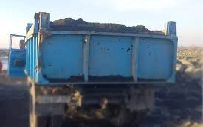 Привлечены к ответственности лица, незаконно перевозившие песок и гравий из реки в Балакяне