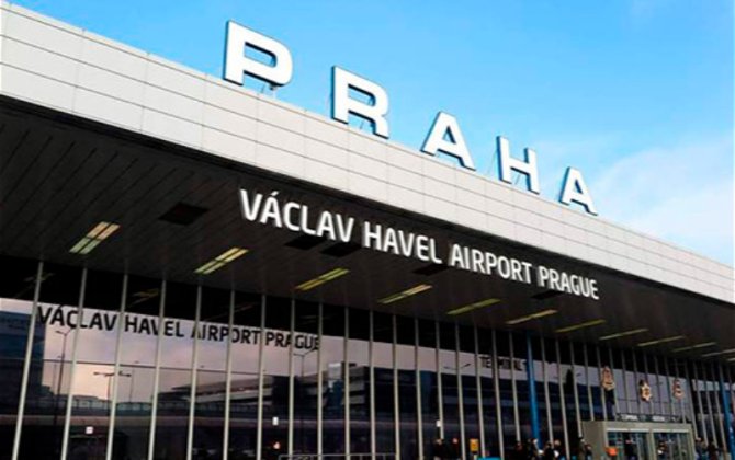Подробности инцидента в самолете AZAL в Праге: агрессивный пассажир нанес удары агенту