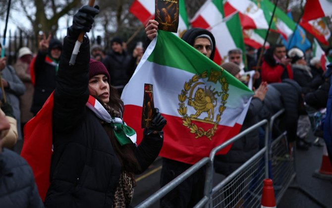 Сторонники Пехлеви устроили митинг перед посольством Ирана в Ереване-ВИДЕО