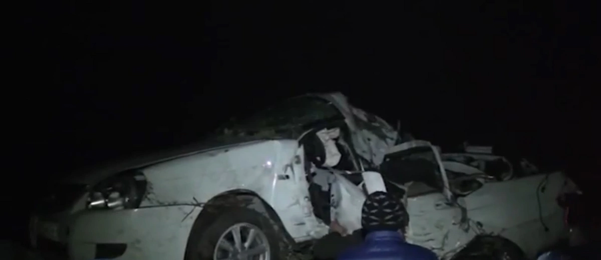 В Загатале перевернулся легковой автомобиль, есть погибший и пострадавший