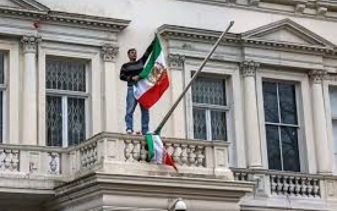 Иранцы демонтировали вывеску консульства в Милане