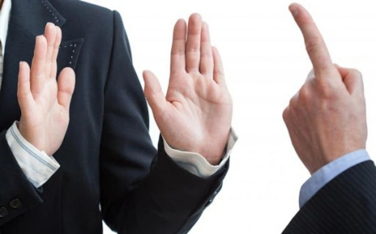 Vəzifəli şəxsləri şantaj edən 