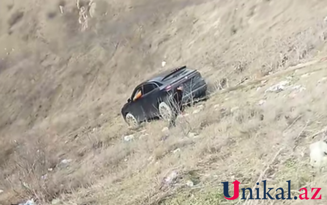 Şamaxıda maşın dərəyə düşdü - VİDEO