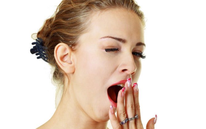 Başqasının əsnəməsi bizə niyə təsir edir?