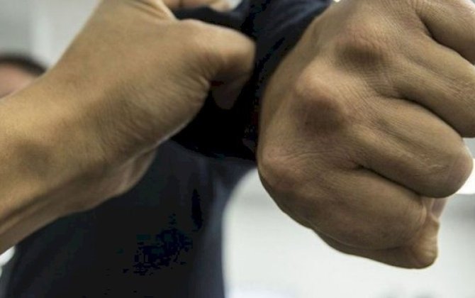 Qəbiristanlıqda tanışını döyən şəxsə cəza verilmədi