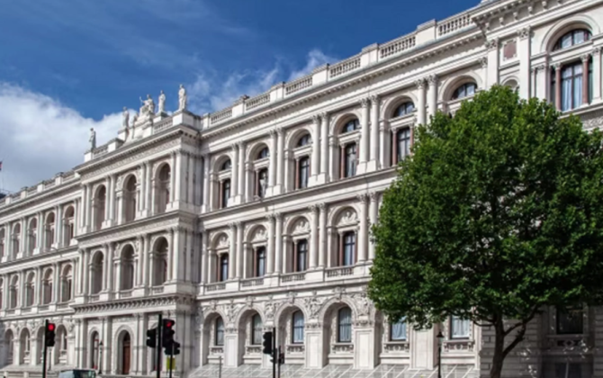 Britaniya kütləvi etirazlar fonunda İran səfirini çağırıb