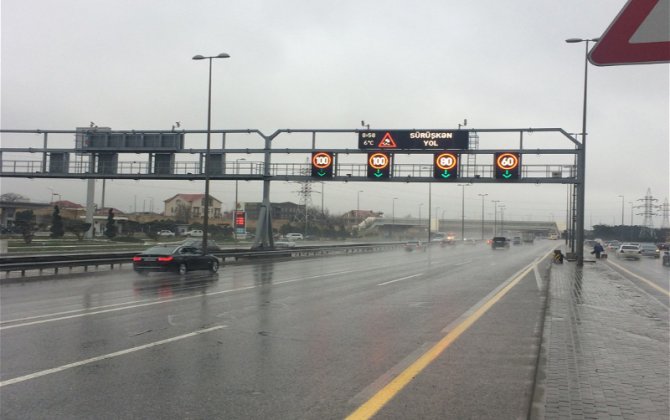 На трассе Зыхский круг - аэропорт из-за дождя снижен скоростной режим