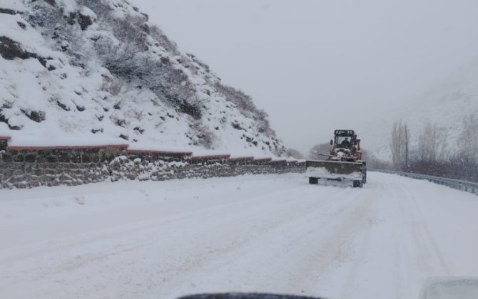 Yollar qar və buzdan təmizlənir - AAYDA
