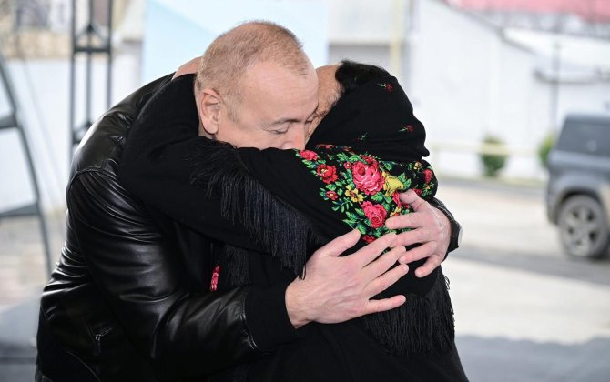 DÖVLƏT BABANIN ƏLİ - Əkbər QOŞALI yazır