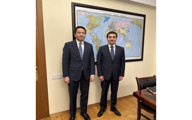 Hikmət Hacıyev Qazaxıstan səfiri ilə əməkdaşlığı müzakirə etdi