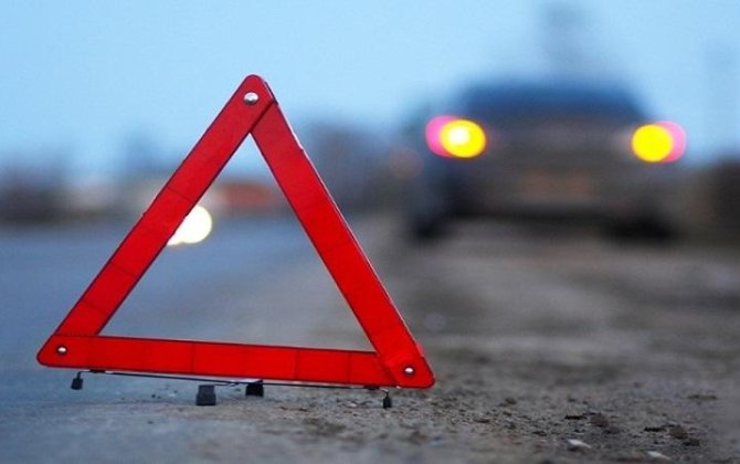 Məktəb direktoru avtomobillə piyadanı vurdu