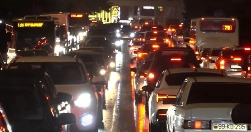 Paytaxtın bəzi küçələrində sıxlıq davam edir