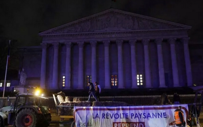 Fermerlər Fransa Kənd Təsərrüfatı Nazirliyinin ərazisinə daxil olublar