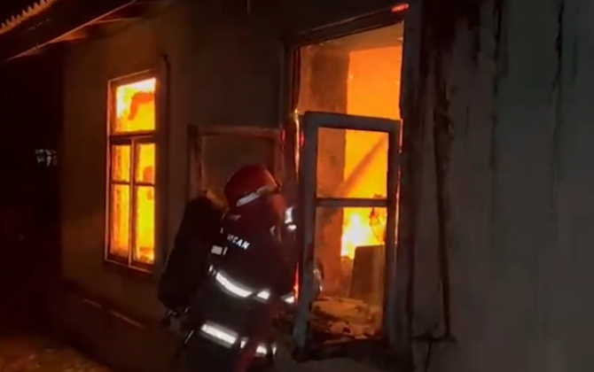 Lənkəranda yaşayış evi yandı - VİDEO