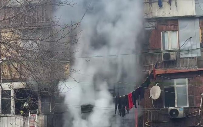 Bakıda bina yanır - VİDEO