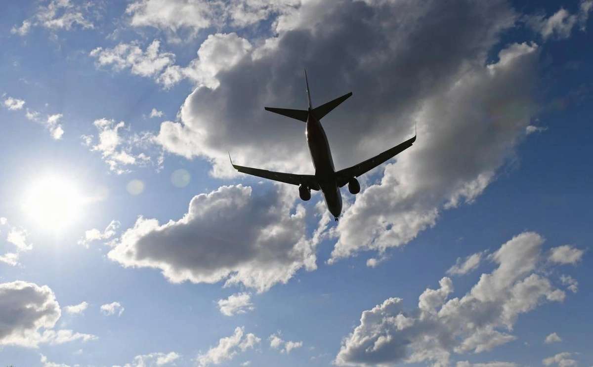 Beynəlxalq uçuşlar kütləvi şəkildə İran hava məkanından yayınır