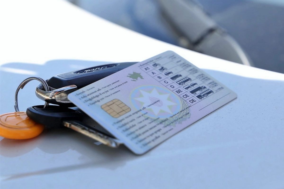 В Азербайджане в 2025 году число получивших водительские права сократилось более чем вдвое