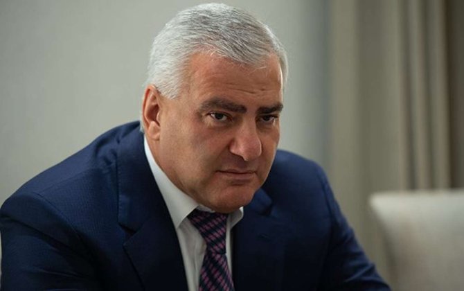 Paşinyan Putinin “sağ əlini” yenidən içəri saldı