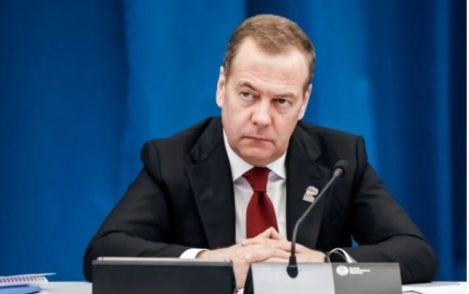 Medvedyev: “422.000 nəfər hərbi xidmət müqaviləsi imzalayıb”
