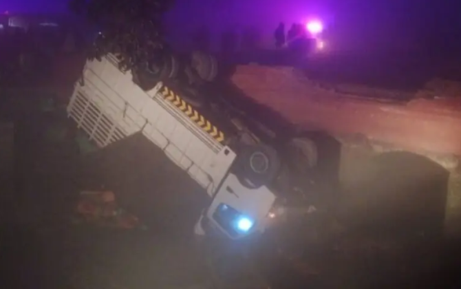 Sərnişin daşıyan yük avtomobili körpüdən aşdı - Çox sayda ölənlər var - FOTO