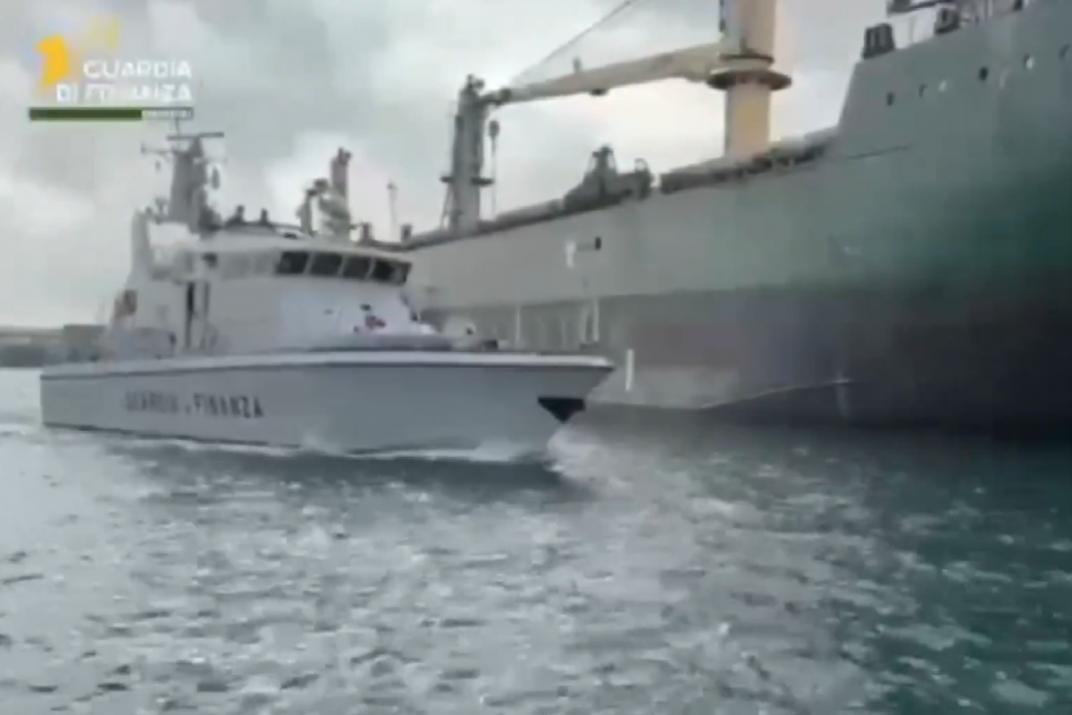 İtaliyada Rusiyaya məxsus yükü daşıyan gəmi həbs edilib