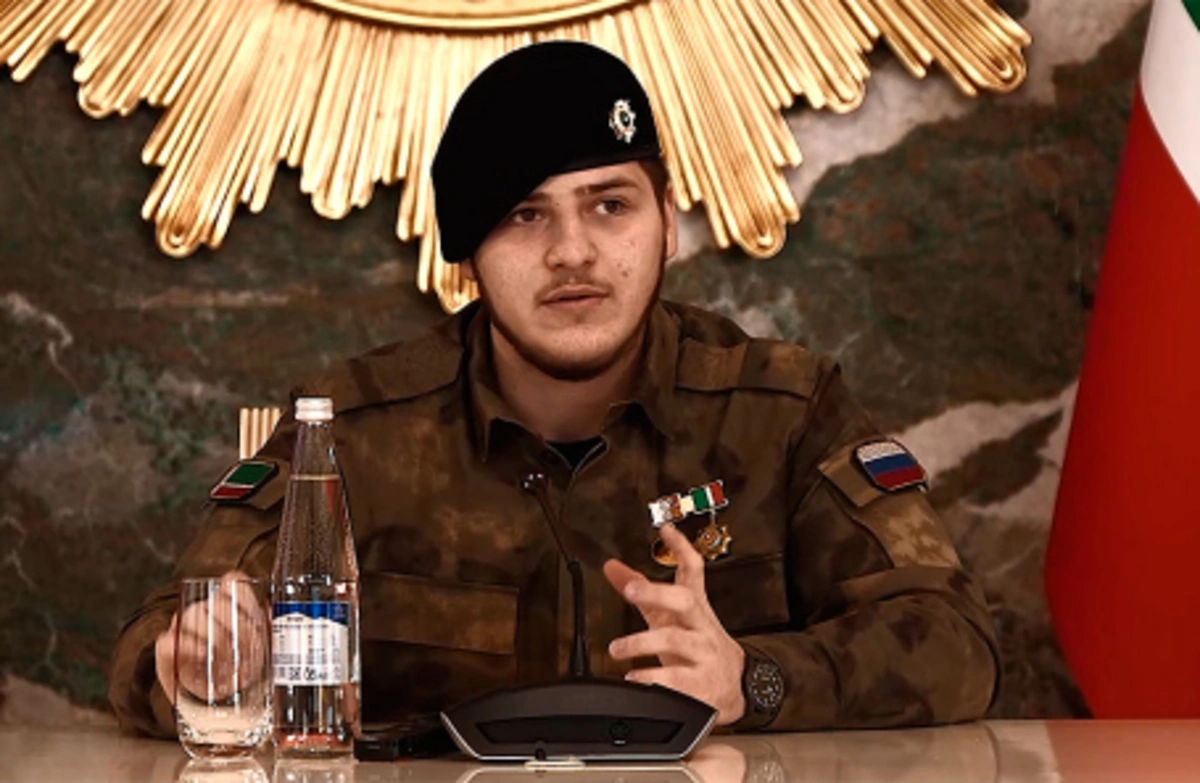 Kadırov ağır qəza şayiələri fonunda oğlu ilə birlikdə video paylaşdı