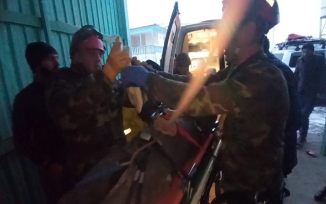 Köməksiz vəziyyətdə qalan kənd sakini xilas edildi