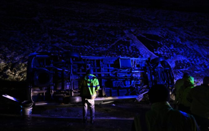 İstanbulda mikroavtobus aşdı: 11 yaralı