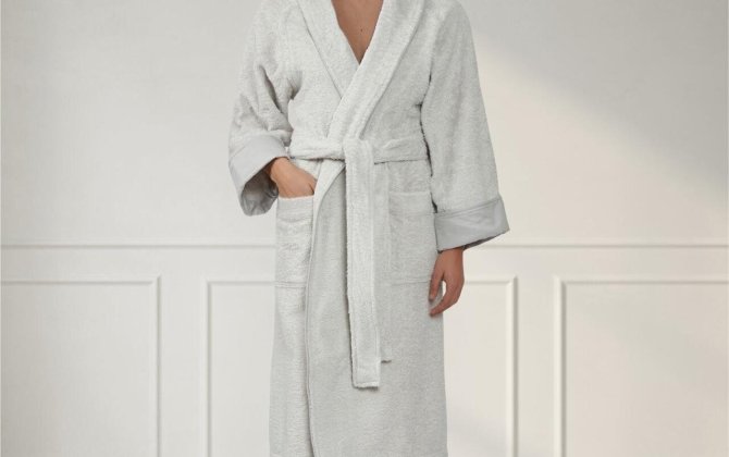 Bakıda turist hamam xalatı ilə marketə getdi - VİDEO