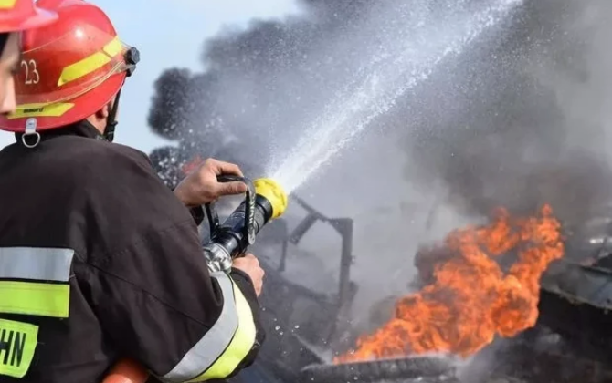 Bakıda dönərxanada YANĞIN başlayıb