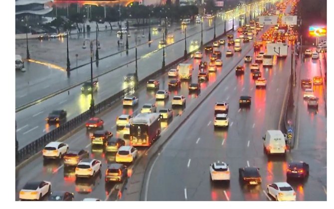 В Баку наблюдаются пробки по 14 направлениям