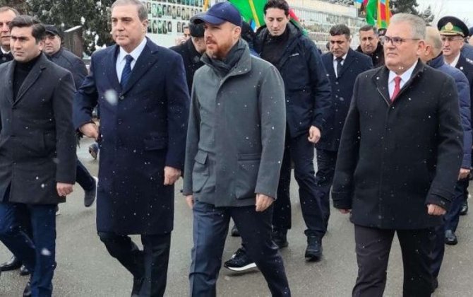 Ərdoğanın oğlu Gəncədə Şəhidlər xiyabanını ziyarət edib - FOTO