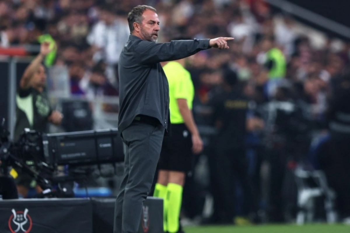 Флик запретил молодому полузащитнику тренироваться в 