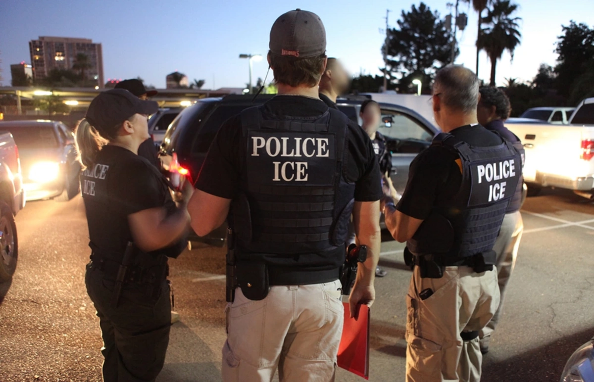 ABŞ-də miqrantlara qarşı əməliyyatlarda iştirak edən məmurlar və ailələri hədələnir