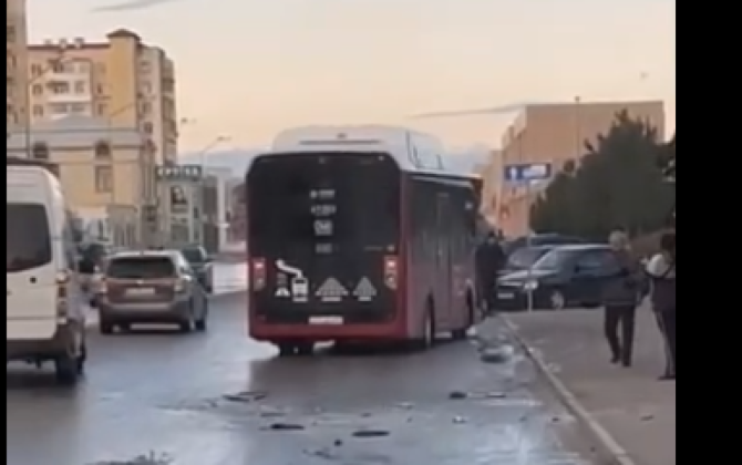 Bakıda 2 avtobus toqquşdu - VİDEO