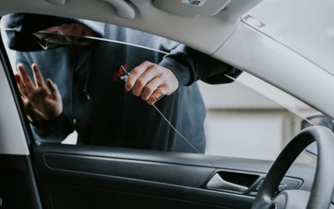 Avtomobildən bank kartını oğurlayan şəxs saxlanıldı