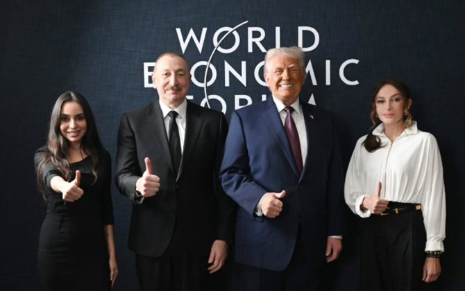 Prezident ailəsinin Trampla fotoları