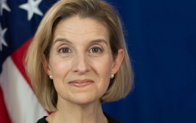 Emi Karlon: Azərbaycanla Ermənistanın sülh sazişinin paraflanmasının bir parçası olmaqdan qürur duyuruq