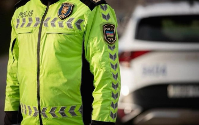 Telefondan istifadə edən sürücü saxlanıldı - VİDEO