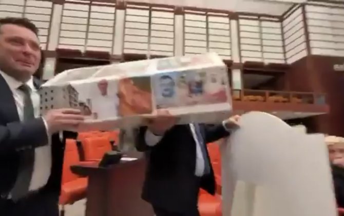 TBMM-də gərginlik: Millət vəkili parlamentə tabutla gəldi