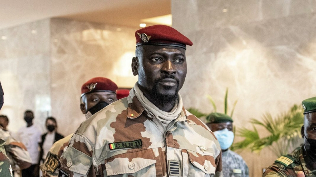 Qvineya prezidenti hökuməti istefaya göndərdi