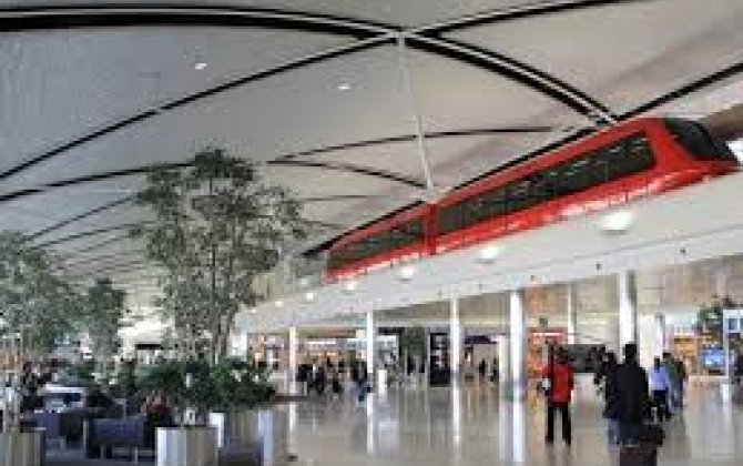 Автомобиль врезался во въезд аэропорта Детройта, пострадали 6 человек