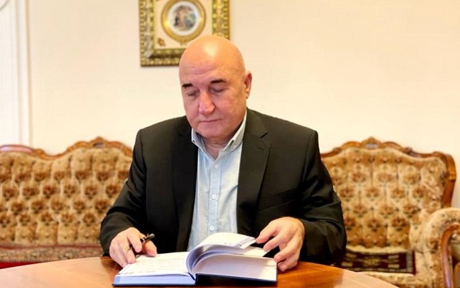 Sovet imperiyası dövründə belə, bir əlində xalqı, digər əlində hökuməti tutmağı bacarmış nadir vəzifə sahiblərindən biri... 